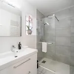 Hello Cote D'azur - Spacious With Balcony Close To The Sea, Pool, Tennis Court, Air Conditioned Lejlighed Golfe-Juan